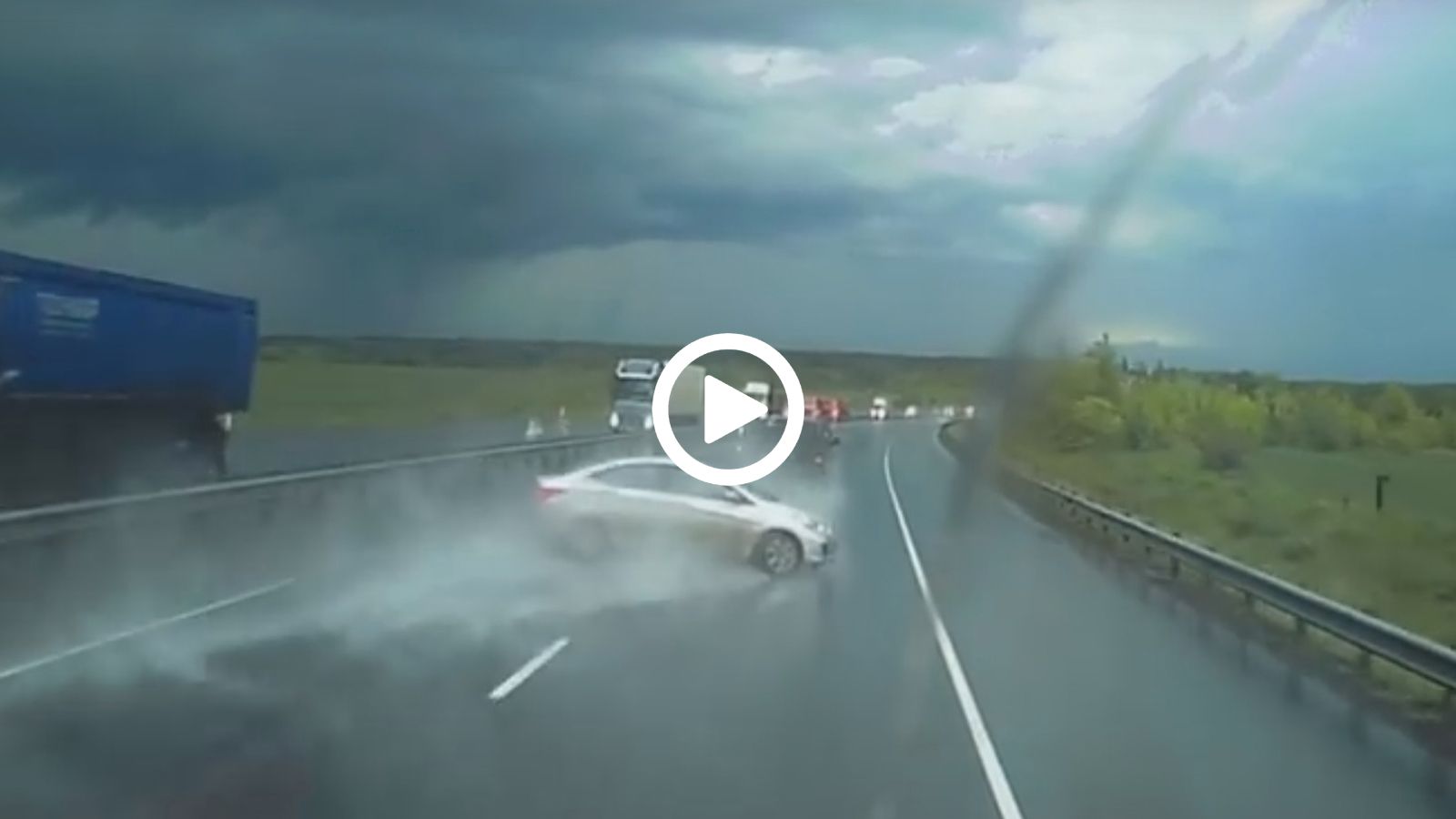 Το φαινόμενο του aquaplaning.